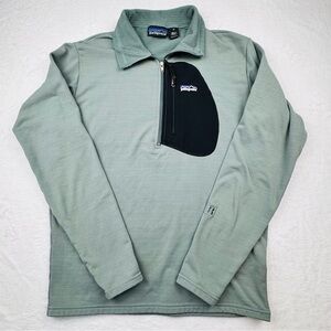 Patagonia Men's R1 Fleece Pullover. Light green. Black chest pocket. Size M